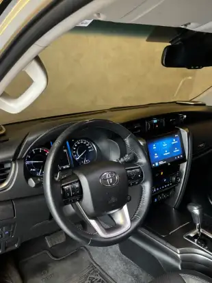 TOYOTA-HILUX SW4-2024