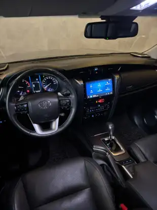 TOYOTA-HILUX SW4-2024