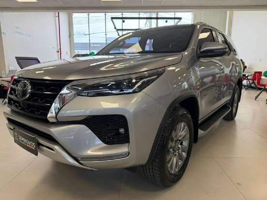 TOYOTA-HILUX SW4-2.8 D-4D TURBO DIESEL SRX 7L 4X4 AUTOMÁTICO TOYOTA-HILUX SW4-2023