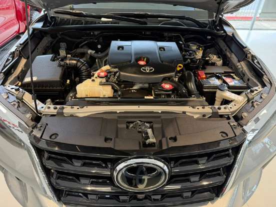 TOYOTA-HILUX SW4-2023