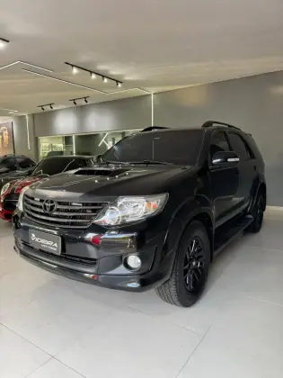 TOYOTA HILUX SW4 3.0 SRV 4X4 7 LUGARES 16V TURBO INTERCOOLER DIESEL 4P AUTOMÁTICO