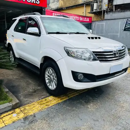 TOYOTA-HILUX SW4-3.0 SRV 4X4 7 LUGARES 16V TURBO INTERCOOLER DIESEL 4P AUTOMÁTICO TOYOTA-HILUX SW4-2012
