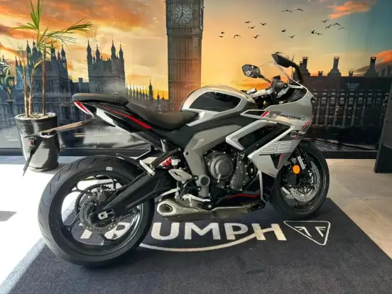 TRIUMPH-DAYTONA 660-2026