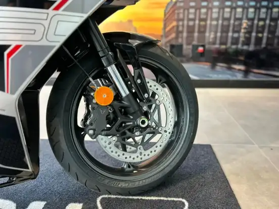 TRIUMPH-DAYTONA 660-2026