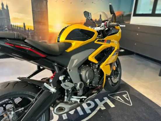 TRIUMPH-DAYTONA 660-2026