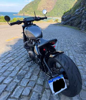 TRIUMPH-BONNEVILLE BOBBER 1200-2024