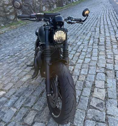TRIUMPH-BONNEVILLE BOBBER 1200-2024