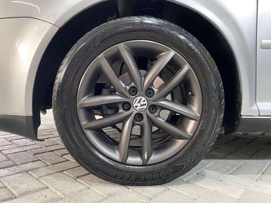 VOLKSWAGEN-GOLF-2010