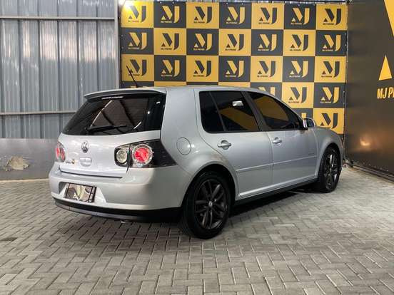 VOLKSWAGEN-GOLF-2010