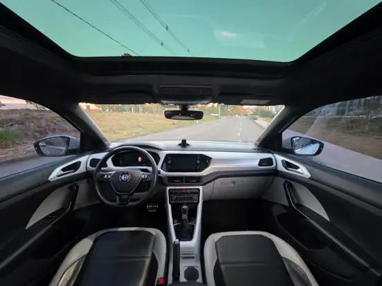 VOLKSWAGEN-T-CROSS-2019