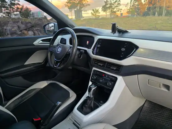 VOLKSWAGEN-T-CROSS-2019