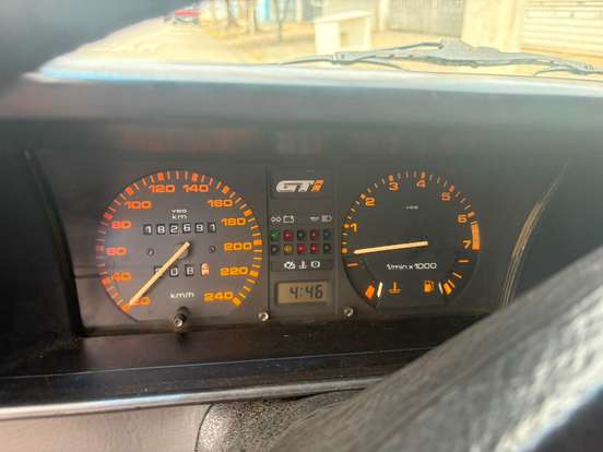VOLKSWAGEN-GOL-1989