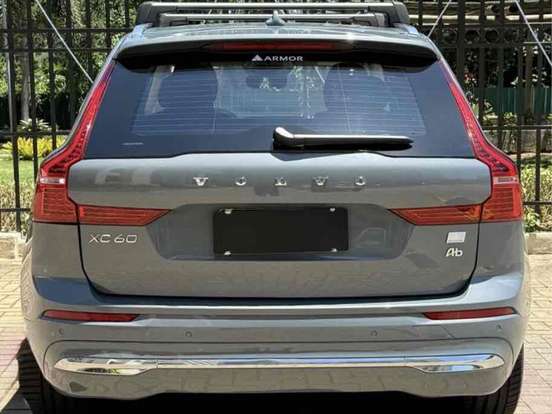 VOLVO-XC60-2022