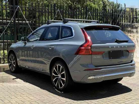 VOLVO-XC60-2022