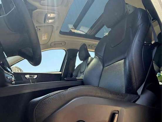 VOLVO-XC60-2022
