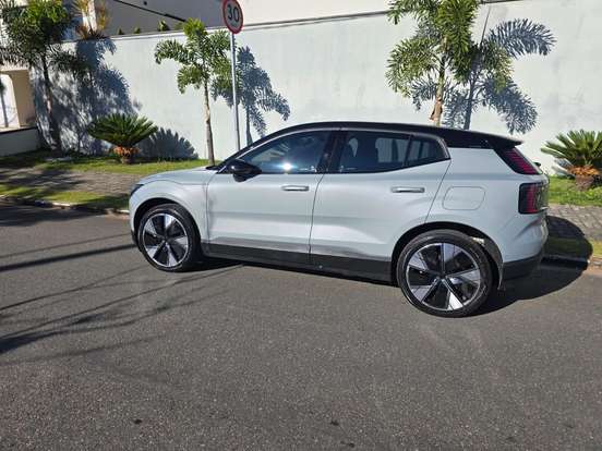 VOLVO-EX30-2024