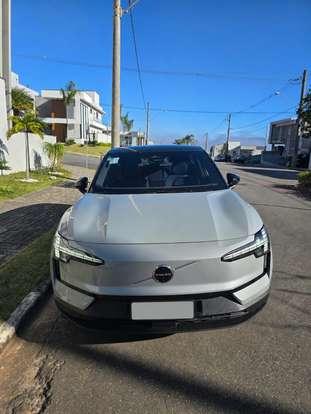 VOLVO-EX30-2024