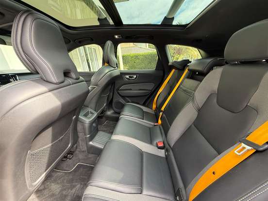 VOLVO-XC60-2021