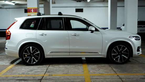 VOLVO-XC90-2023