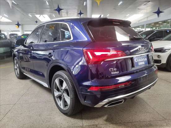 AUDI-Q5-2022