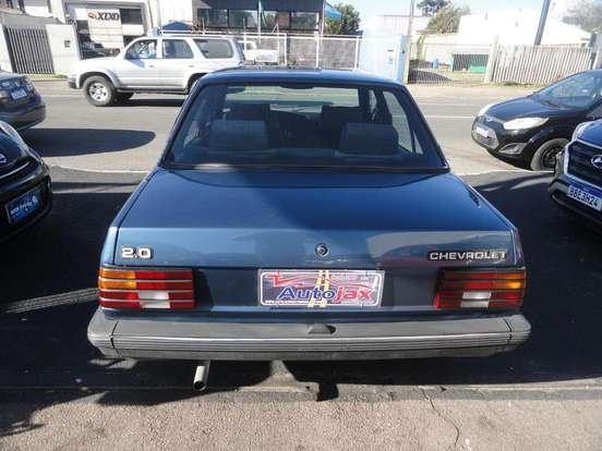 CHEVROLET-MONZA-1990