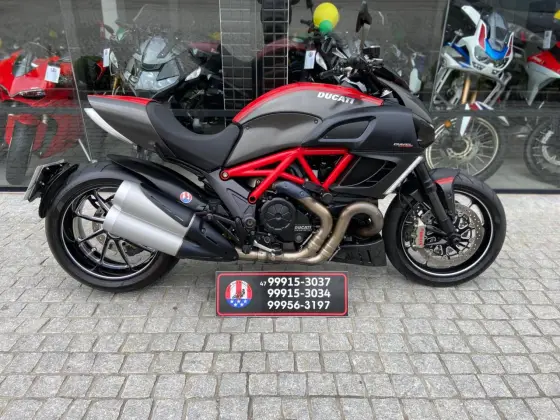 DUCATI DIAVEL CARBON 