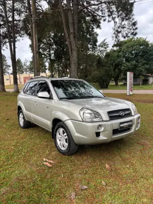 HYUNDAI TUCSON 2.7 MPFI GLS 24V 175CV 4WD GASOLINA 4P AUTOMÁTICO HYUNDAI TUCSON 2.7 MPFI GLS 24V 175CV 4WD GASOLINA 4P AUTOMÁTICO