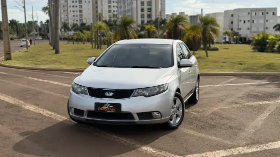 KIA CERATO 1.6 EX3 SEDAN 16V GASOLINA 4P MANUAL