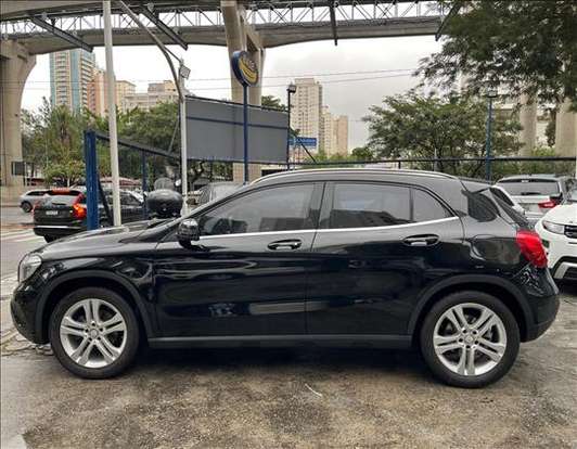 MERCEDES-BENZ-GLA 200-2017