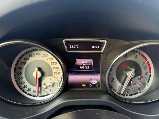 MERCEDES-BENZ-GLA 200-2015