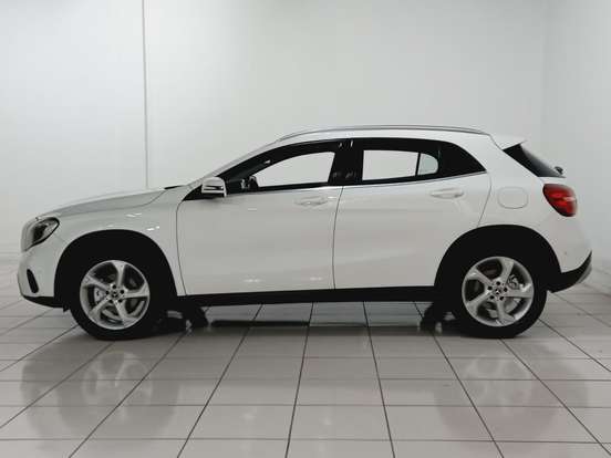 MERCEDES-BENZ-GLA 200-2019