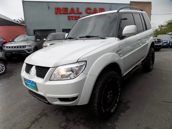 MITSUBISHI-PAJERO TR4-2.0 4X4 16V 140CV FLEX 4P AUTOMÁTICO MITSUBISHI-PAJERO TR4-2011