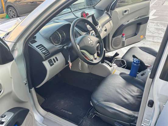 MITSUBISHI-L200-2010