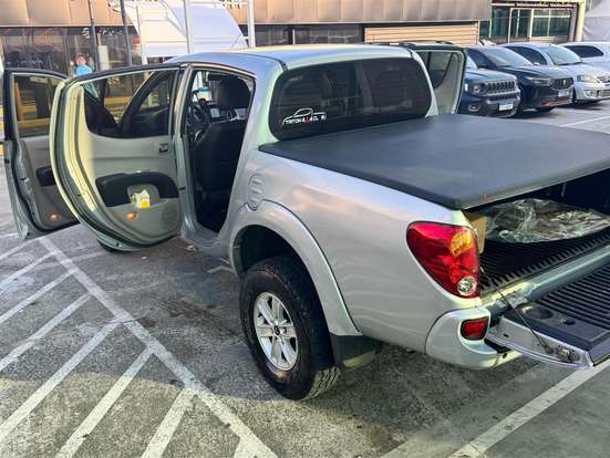MITSUBISHI-L200-2010
