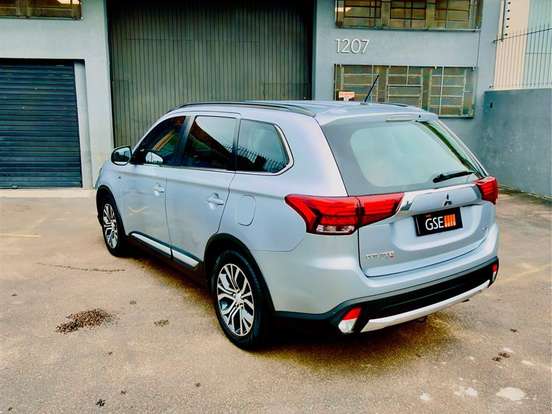 MITSUBISHI-OUTLANDER-3.0 GT 4X4 V6 24V GASOLINA 4P AUTOMÁTICO MITSUBISHI-OUTLANDER-2015