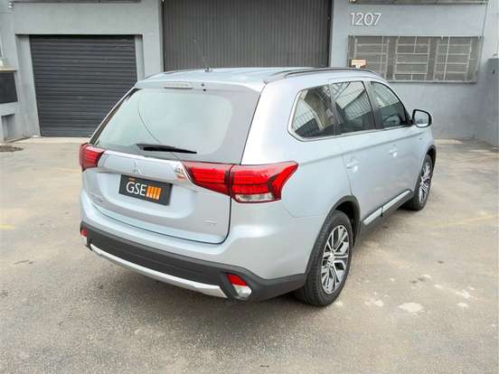 MITSUBISHI-OUTLANDER-3.0 GT 4X4 V6 24V GASOLINA 4P AUTOMÁTICO MITSUBISHI-OUTLANDER-2015
