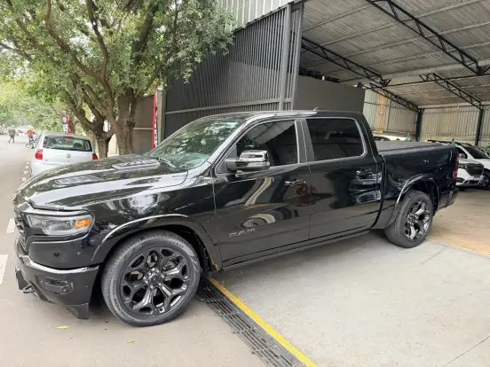 RAM-1500-5.7 V8 GASOLINA LIMITED NIGHT EDITION CD 4X4 AUTOMÁTICO RAM-1500-2023