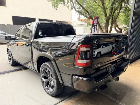 RAM-1500-5.7 V8 GASOLINA LIMITED NIGHT EDITION CD 4X4 AUTOMÁTICO RAM-1500-2023