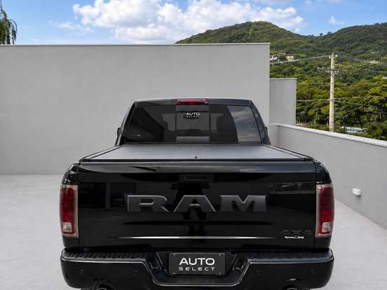 RAM-CLASSIC-5.7 V8 GASOLINA LARAMIE NIGHT EDITION CD 4X4 AUTOMÁTICO RAM-CLASSIC-2023