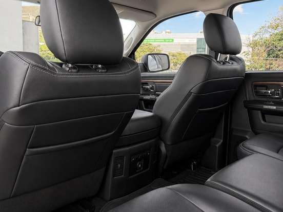 RAM-CLASSIC-5.7 V8 GASOLINA LARAMIE NIGHT EDITION CD 4X4 AUTOMÁTICO RAM-CLASSIC-2023