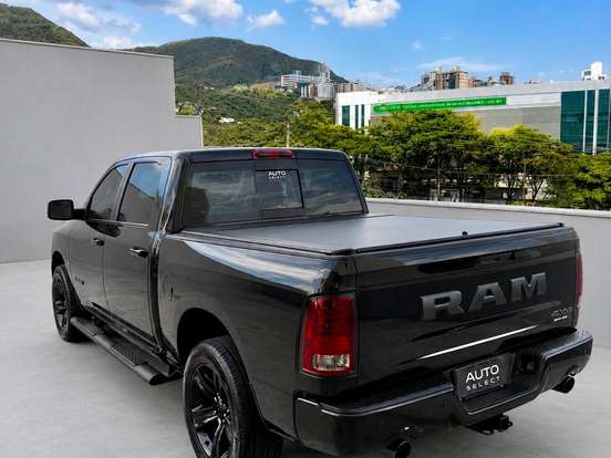 RAM-CLASSIC-5.7 V8 GASOLINA LARAMIE NIGHT EDITION CD 4X4 AUTOMÁTICO RAM-CLASSIC-2023