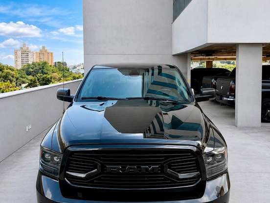 RAM-CLASSIC-5.7 V8 GASOLINA LARAMIE NIGHT EDITION CD 4X4 AUTOMÁTICO RAM-CLASSIC-2023