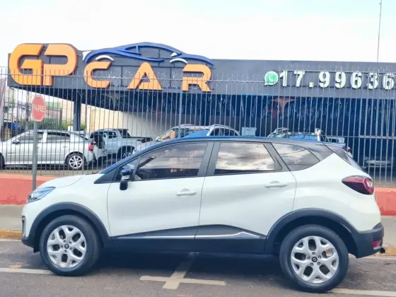 RENAULT CAPTUR 1.6 16V SCE FLEX LIFE X-TRONIC RENAULT CAPTUR 1.6 16V SCE FLEX LIFE X-TRONIC