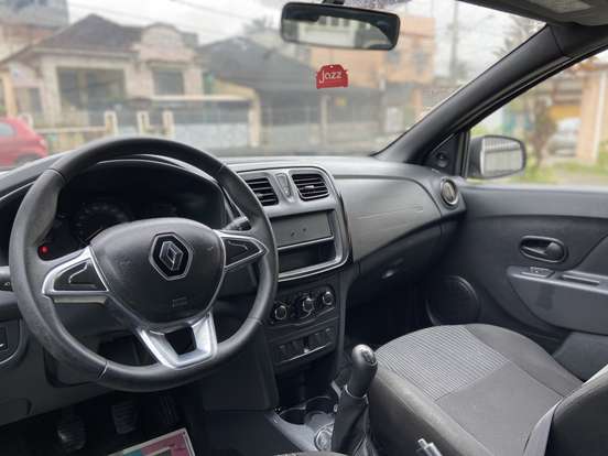 RENAULT-SANDERO-2020