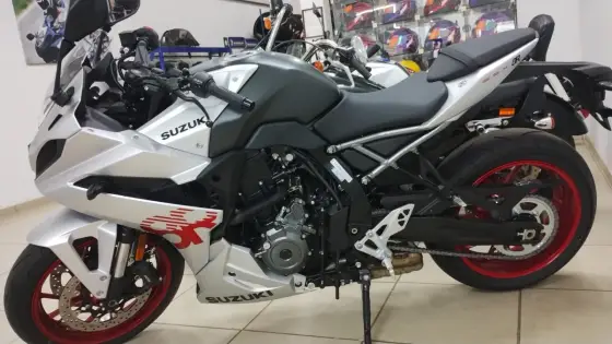 SUZUKI GSX-8R 