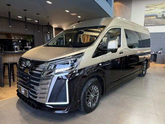 TOYOTA HIACE 2.8 D-4D TURBO DIESEL MINIBUS 15+1 DX AUTOMÁTICO