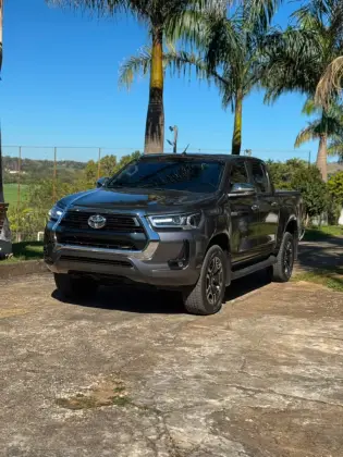 TOYOTA HILUX 2.8 D-4D TURBO DIESEL CD SRV 4X4 AUTOMÁTICO
