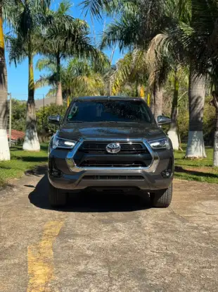 TOYOTA-HILUX-2025