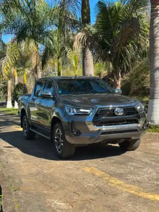 TOYOTA-HILUX-2.8 D-4D TURBO DIESEL CD SRV 4X4 AUTOMÁTICO TOYOTA-HILUX-2025