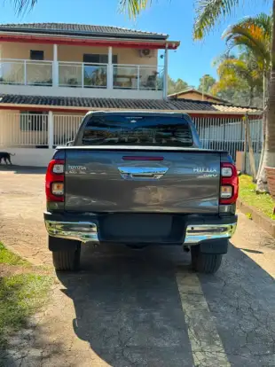 TOYOTA-HILUX-2.8 D-4D TURBO DIESEL CD SRV 4X4 AUTOMÁTICO TOYOTA-HILUX-2025